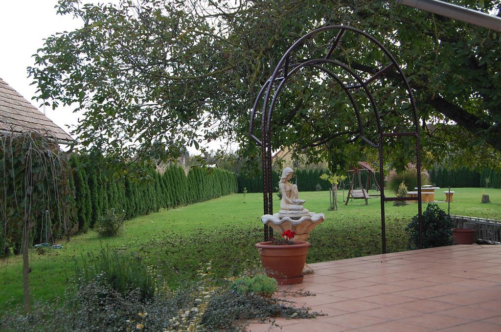Mediterran Vendeghaz Nagyatád Exterior foto